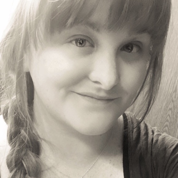 Meet your Posher, Tiffany - Picture 1 of 1